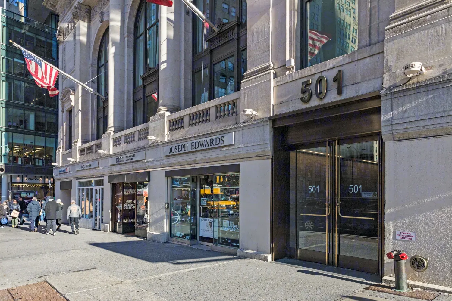 The 501 Fifth Avenue entrance